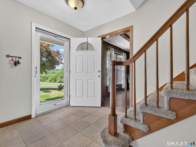 9 Round Hill Road, Middletown, CT 06457
