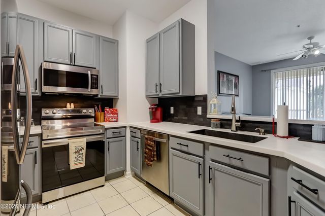 8601 BEACH Boulevard, 1011, Jacksonville, FL 32216