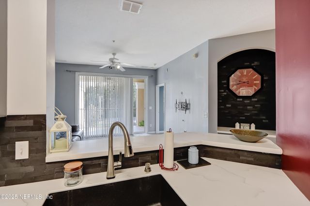 8601 BEACH Boulevard, 1011, Jacksonville, FL 32216