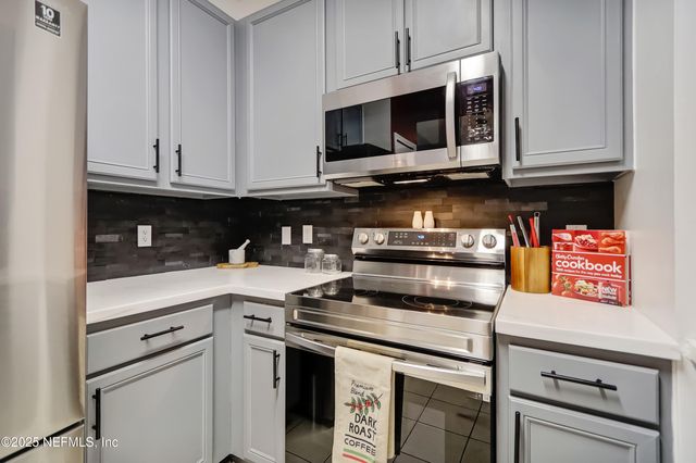 8601 BEACH Boulevard, 1011, Jacksonville, FL 32216