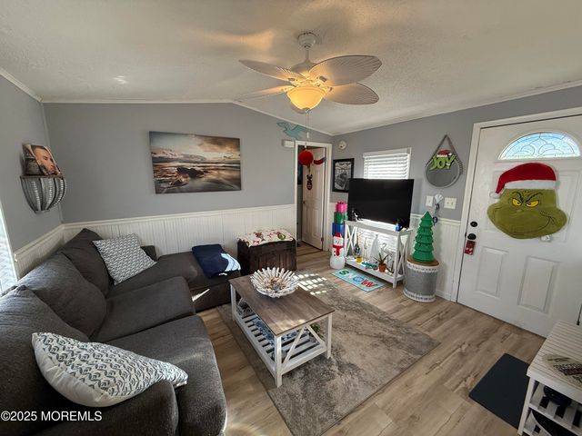 31 Sams Trailer Ct Court, Hazlet, NJ 07730