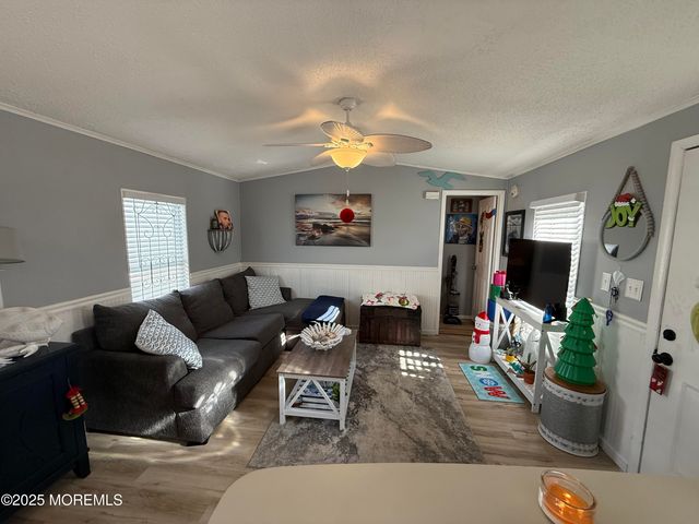 31 Sams Trailer Ct Court, Hazlet, NJ 07730