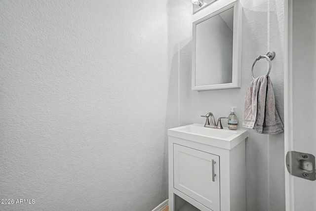 4049 W HACKAMORE Drive, Phoenix, AZ 85083