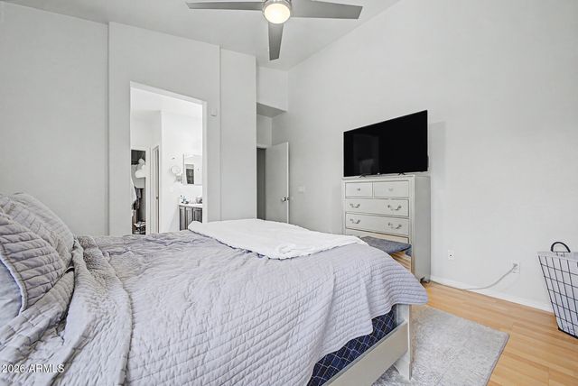 4049 W HACKAMORE Drive, Phoenix, AZ 85083