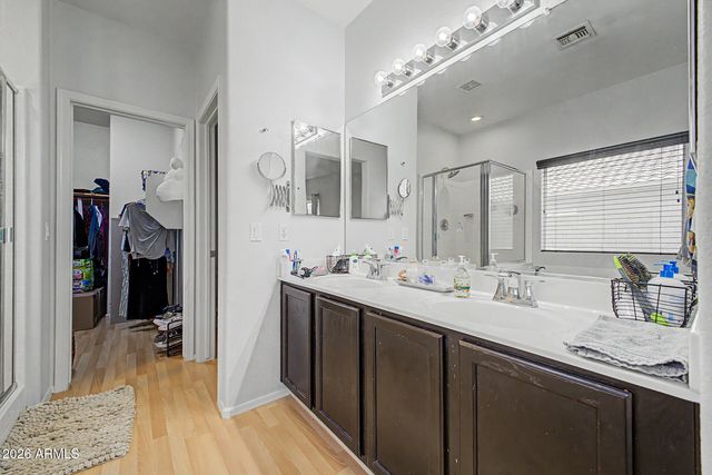 4049 W HACKAMORE Drive, Phoenix, AZ 85083