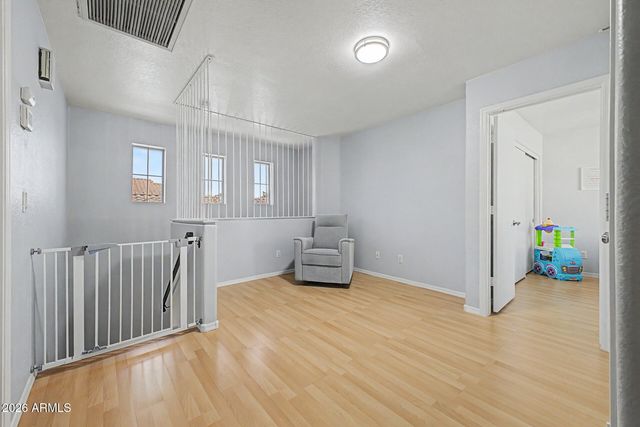 4049 W HACKAMORE Drive, Phoenix, AZ 85083