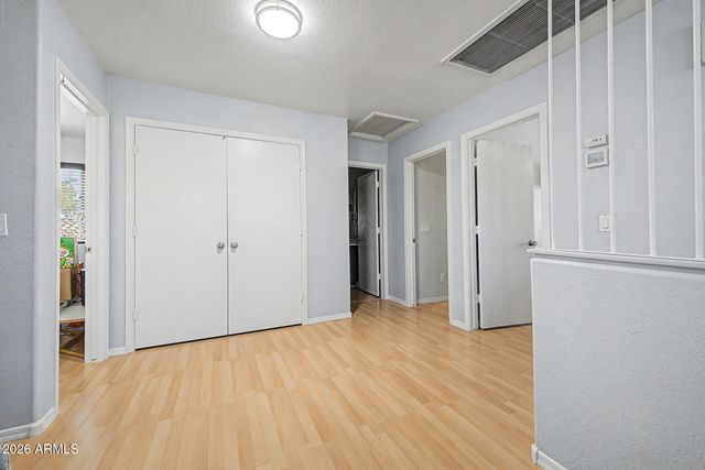 4049 W HACKAMORE Drive, Phoenix, AZ 85083