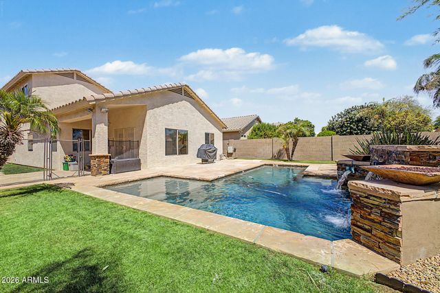 4049 W HACKAMORE Drive, Phoenix, AZ 85083