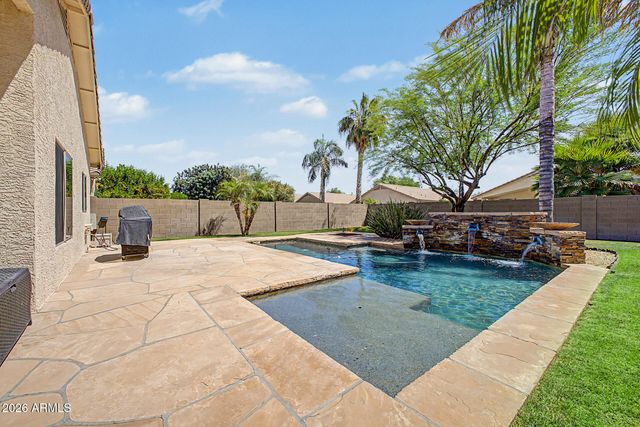 4049 W HACKAMORE Drive, Phoenix, AZ 85083