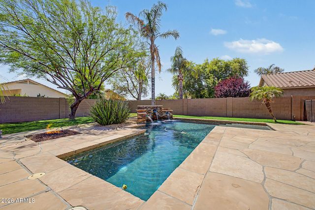 4049 W HACKAMORE Drive, Phoenix, AZ 85083