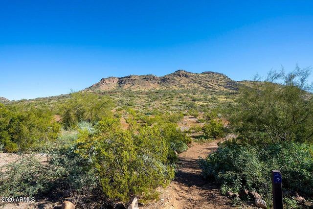 4049 W HACKAMORE Drive, Phoenix, AZ 85083