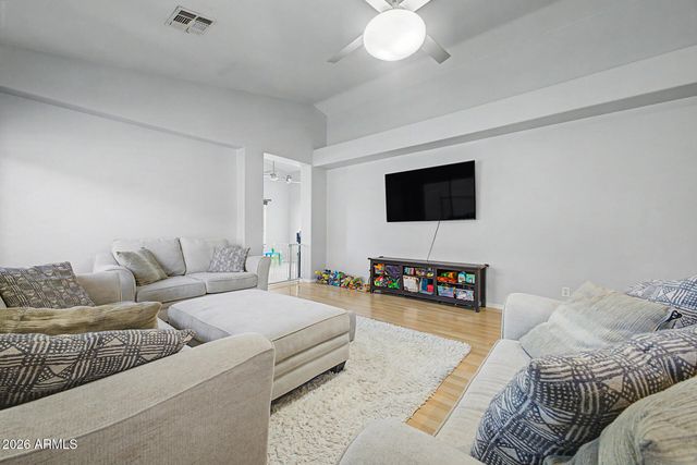 4049 W HACKAMORE Drive, Phoenix, AZ 85083