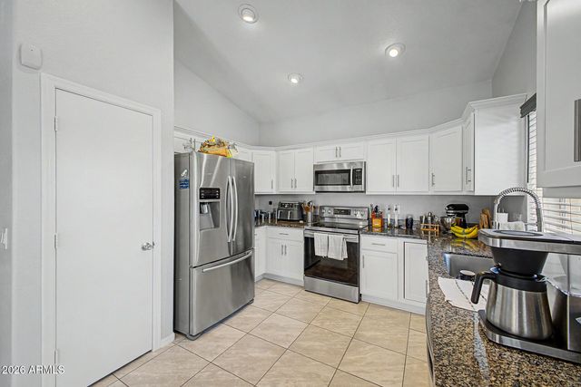 4049 W HACKAMORE Drive, Phoenix, AZ 85083