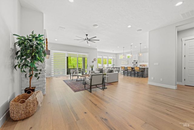 6121 S Cubola Way, Meridian, ID 83642