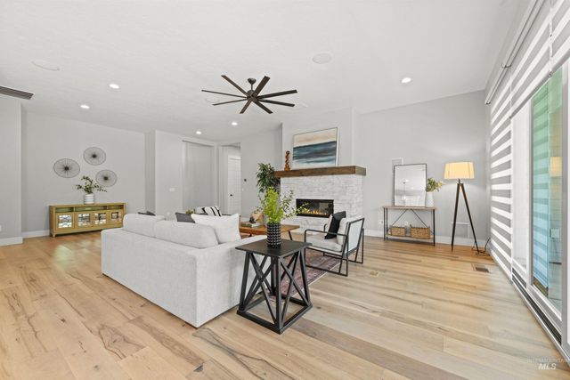6121 S Cubola Way, Meridian, ID 83642