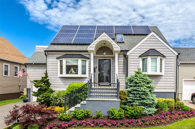 650 S 9th Street, Lindenhurst, NY 11757