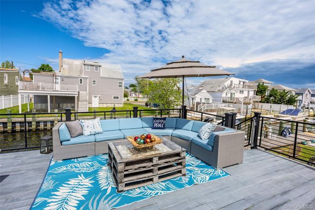 650 S 9th Street, Lindenhurst, NY 11757