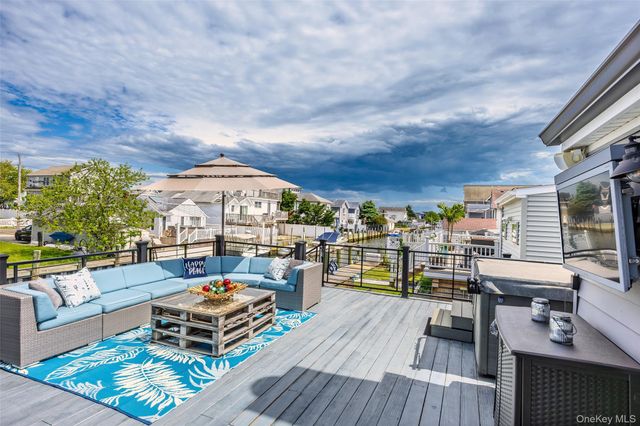 650 S 9th Street, Lindenhurst, NY 11757
