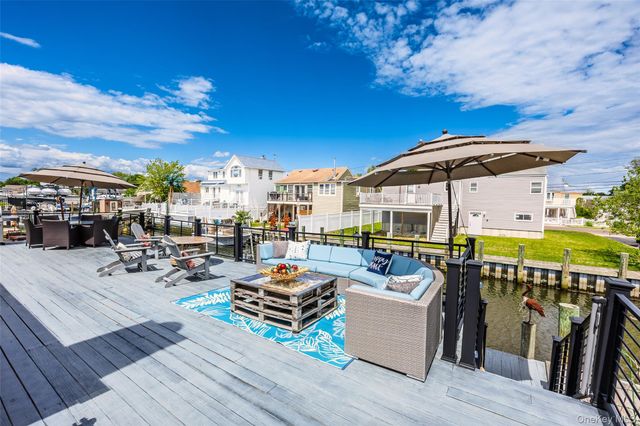 650 S 9th Street, Lindenhurst, NY 11757
