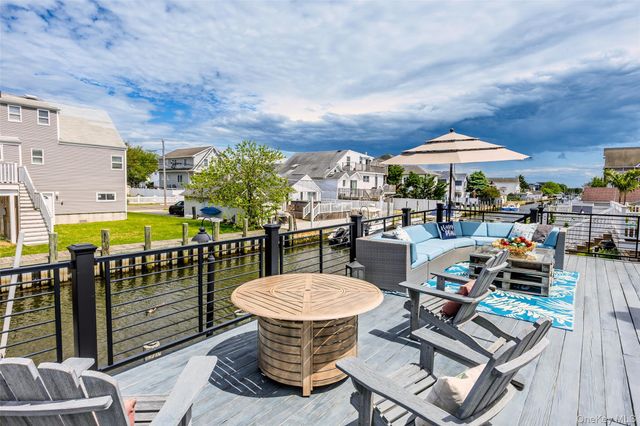 650 S 9th Street, Lindenhurst, NY 11757