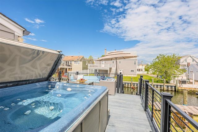 650 S 9th Street, Lindenhurst, NY 11757