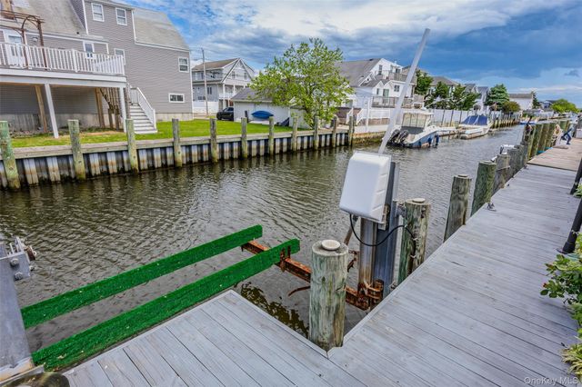 650 S 9th Street, Lindenhurst, NY 11757