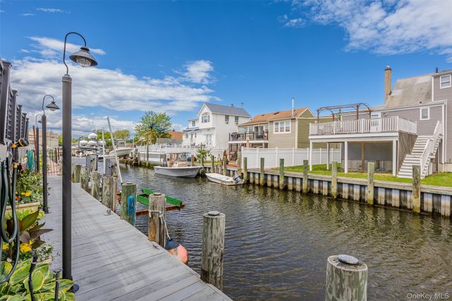 650 S 9th Street, Lindenhurst, NY 11757