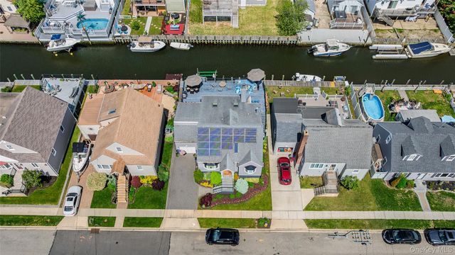 650 S 9th Street, Lindenhurst, NY 11757