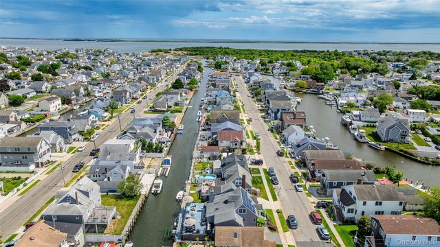 650 S 9th Street, Lindenhurst, NY 11757