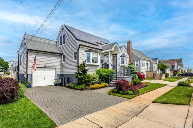 650 S 9th Street, Lindenhurst, NY 11757