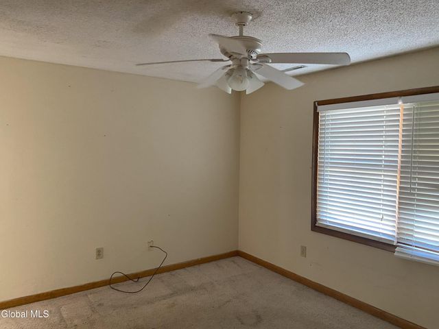 7 Sandra Lane, East Greenbush, NY 12144