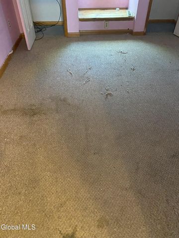 7 Sandra Lane, East Greenbush, NY 12144