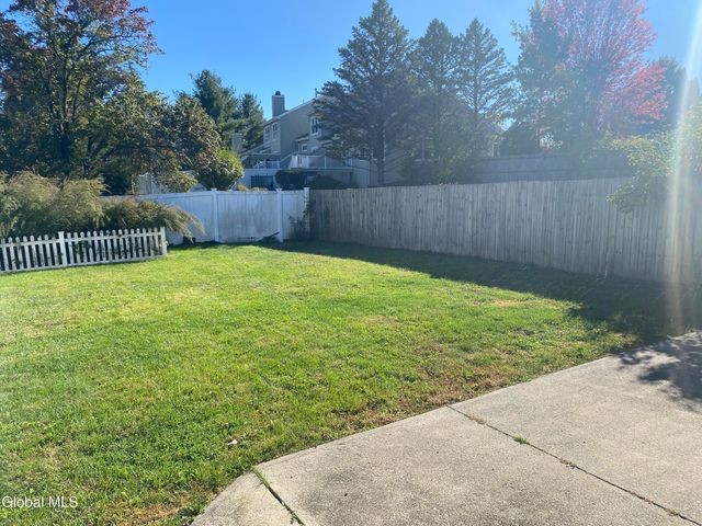 7 Sandra Lane, East Greenbush, NY 12144