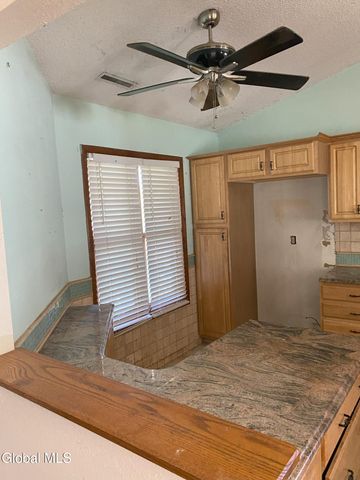 7 Sandra Lane, East Greenbush, NY 12144