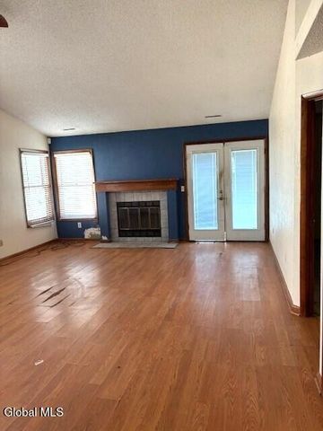 7 Sandra Lane, East Greenbush, NY 12144