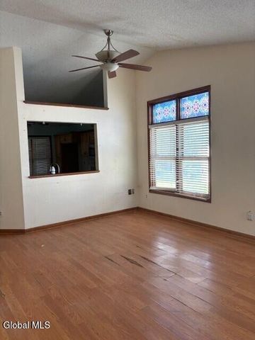 7 Sandra Lane, East Greenbush, NY 12144