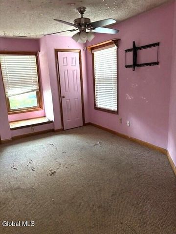 7 Sandra Lane, East Greenbush, NY 12144