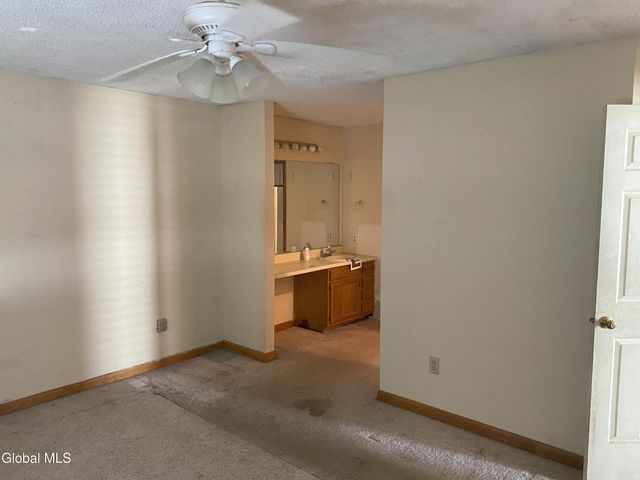 7 Sandra Lane, East Greenbush, NY 12144