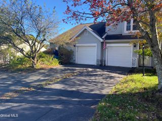 7 Sandra Lane, East Greenbush, NY 12144