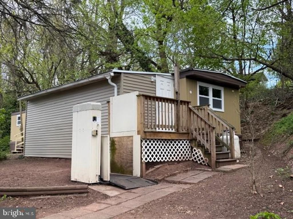 20 OAKLAND MNR, Highspire, PA 17034