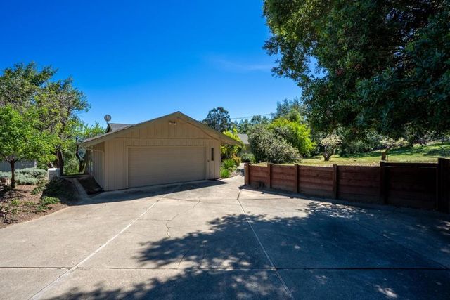 20471 Black Road, Los Gatos, CA 95033