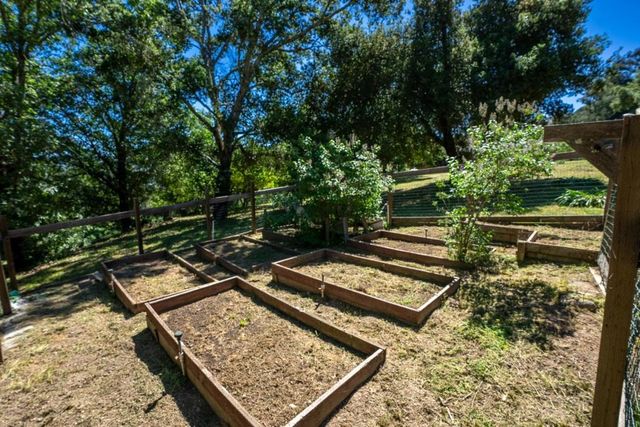 20471 Black Road, Los Gatos, CA 95033