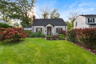 7 Woods End Rd, West Orange Twp., NJ 07052