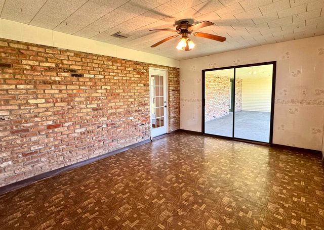 505 Crenshaw St, Berwick, LA 70342