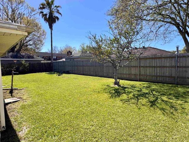 505 Crenshaw St, Berwick, LA 70342