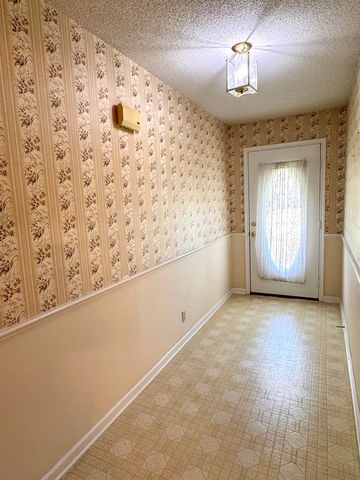 505 Crenshaw St, Berwick, LA 70342