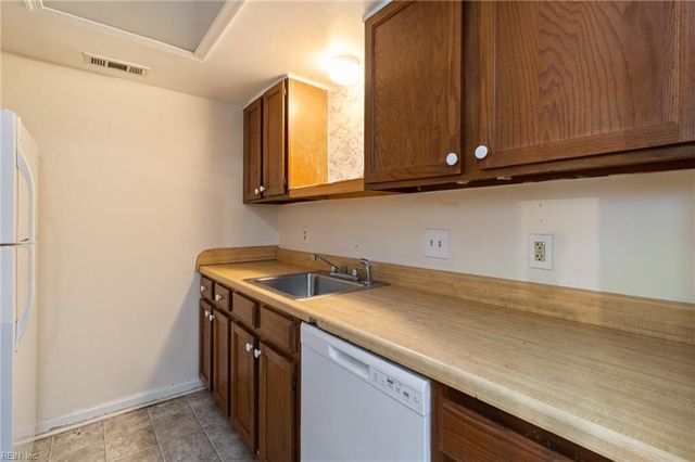 138 Greendale RD, Virginia Beach, VA 23452