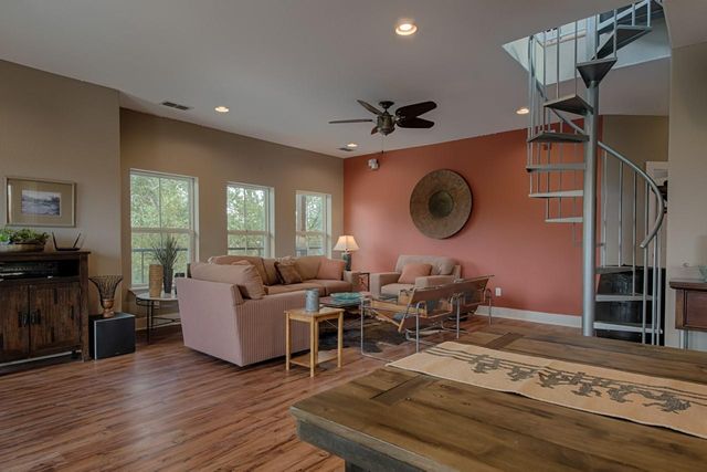 348 Chimney Cove DR, Marble Falls, TX 78654