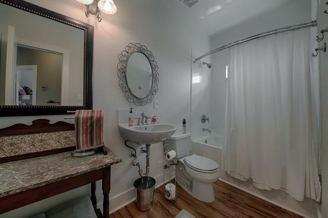 348 Chimney Cove DR, Marble Falls, TX 78654