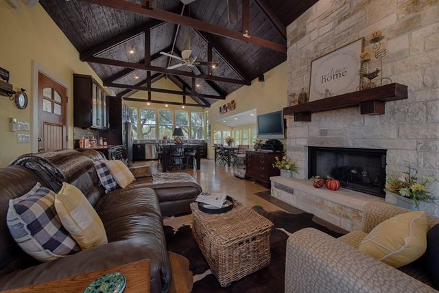 348 Chimney Cove DR, Marble Falls, TX 78654